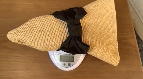 再说一次：女人一旦40，出门戴帽子，瞧下图，40像20，谁戴谁美