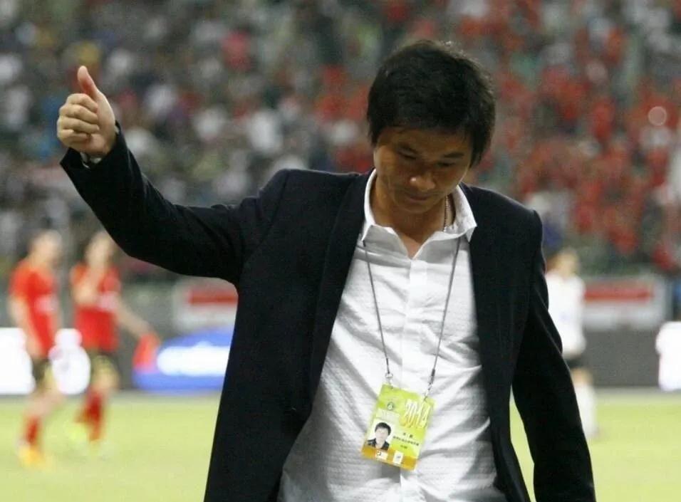 王兴、李毅、中国足球：不惑之年的疑惑