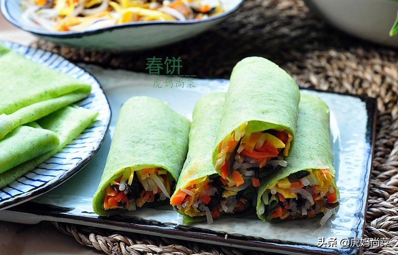 春饼这样做薄如蝉翼劲道又好吃,薄如蝉翼的春饼和面比例