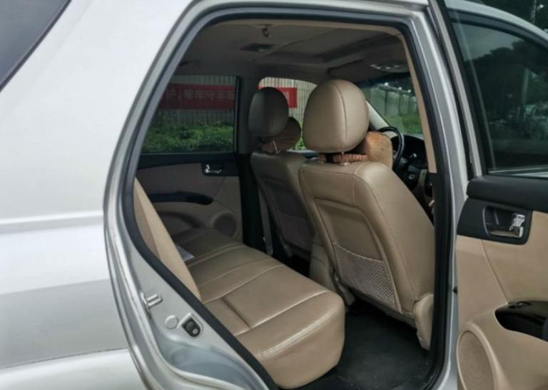 2010年起亚狮跑手动挡用车指导,起亚狮跑换胎多少钱