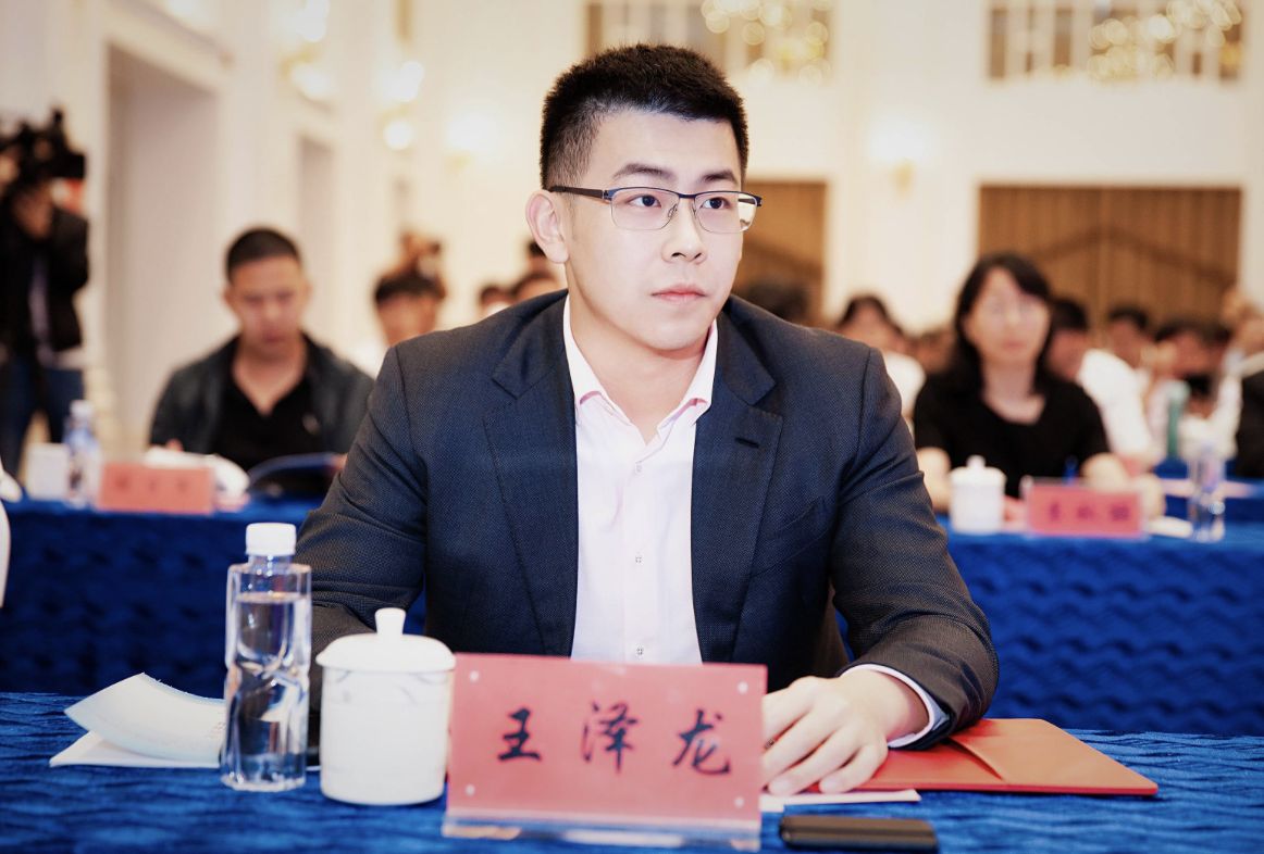 奶茶妹妹成为新晋第一年轻富豪,奶茶妹妹和浙江首富年龄相差