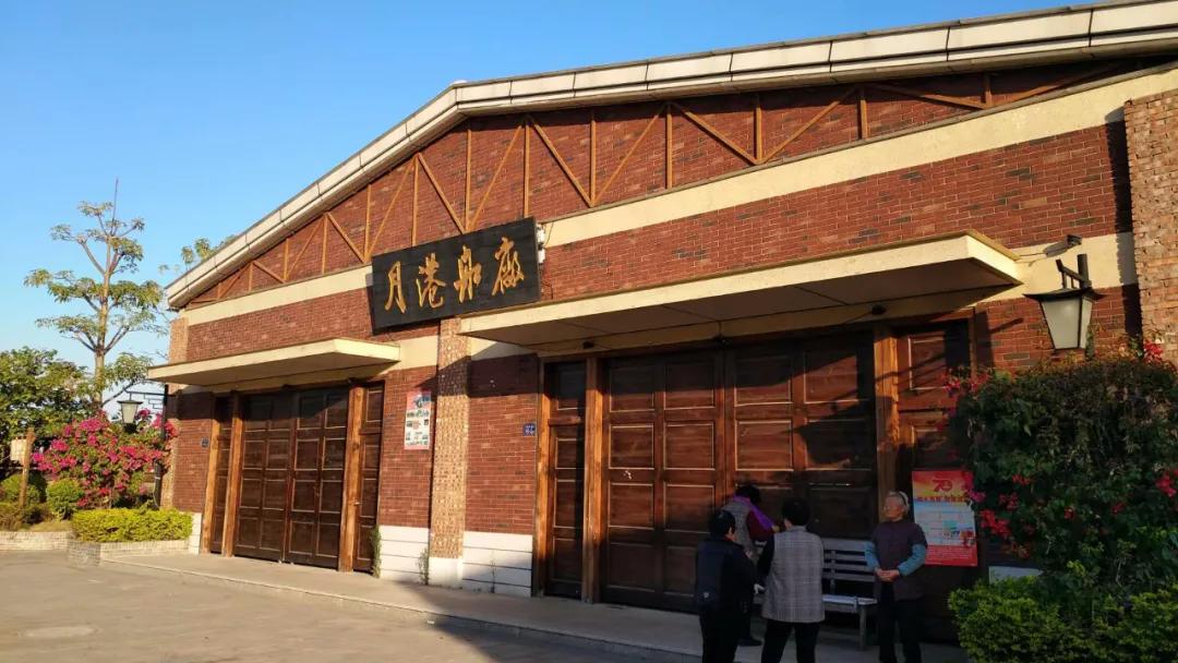 居家良药和兴白花油，起于福建，发迹星马，为什么有水仙花设计？