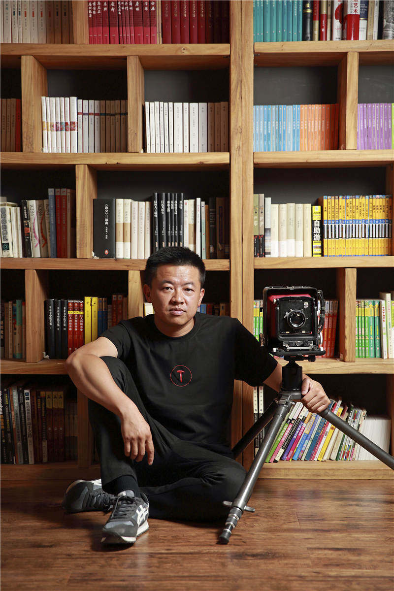 世界穿越沙漠最长的火车,一列火车穿过900米山洞