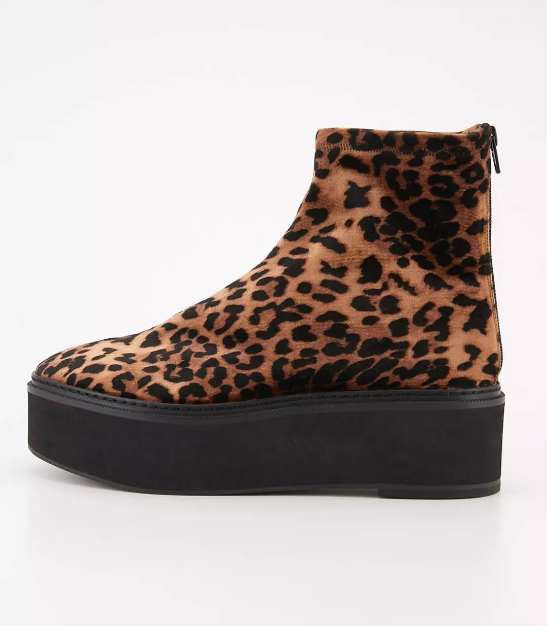 SLY、moussy、RCS等品牌杂志揭载：三吉彩花“东京都市物语”