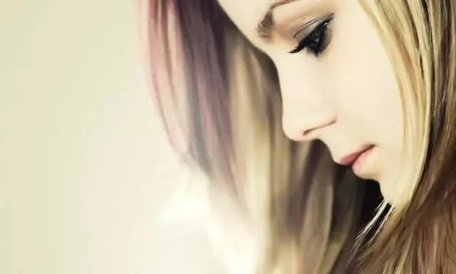 为什么有的人做隆鼻显老,为什么普通人做假体隆鼻不好看