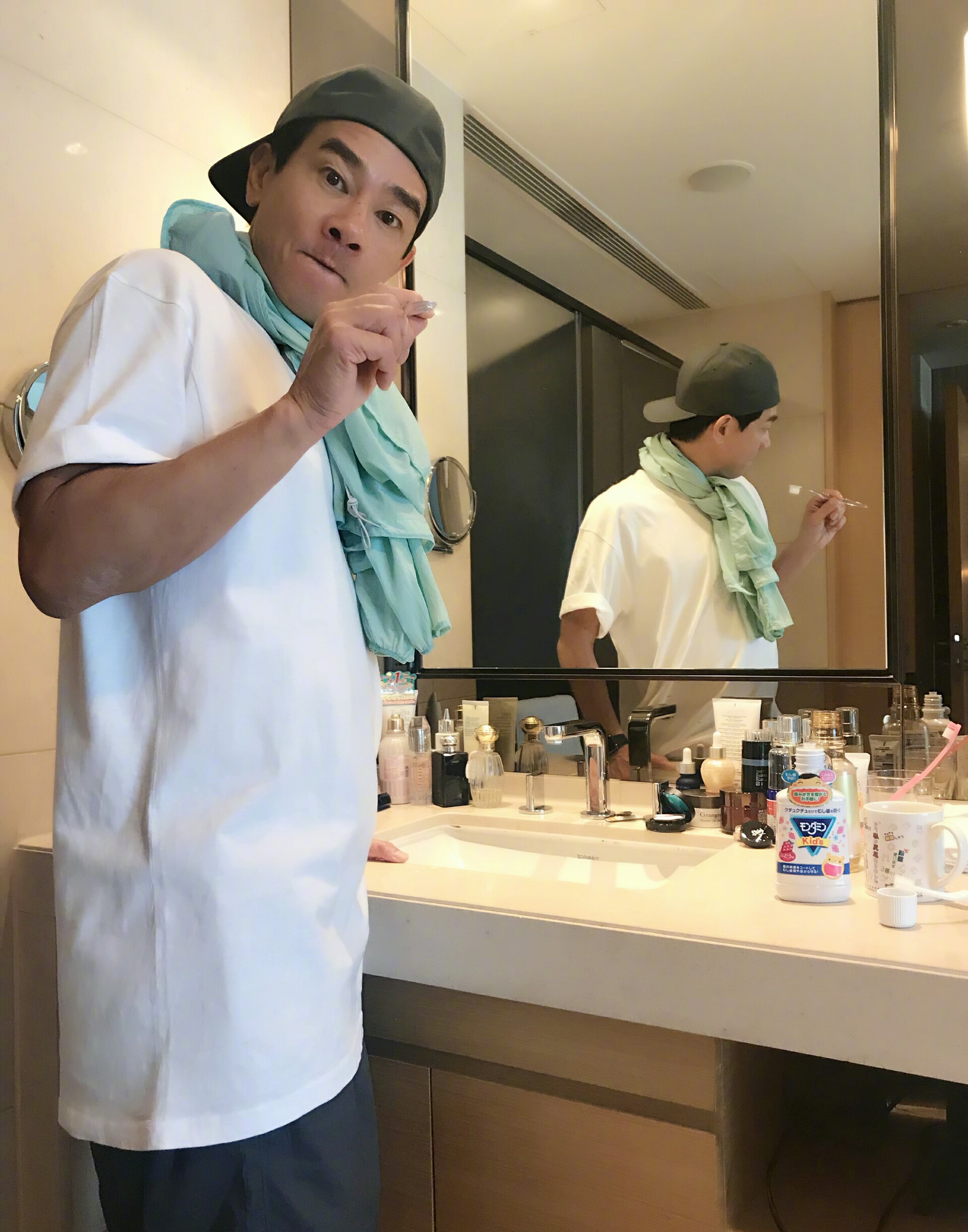 为什么陈小春总是打游戏广告,陈小春回应代言游戏