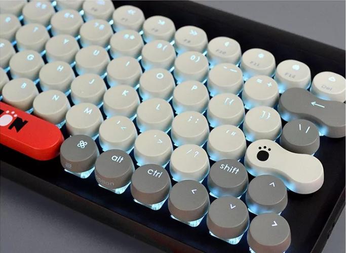 男朋友看到就想带回家私藏的“口红”机械键盘，安卓苹果一键切换