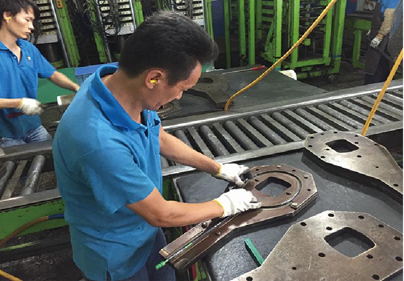 揭秘全碳素羽毛球拍制作流程,羽毛球拍生产过程解说