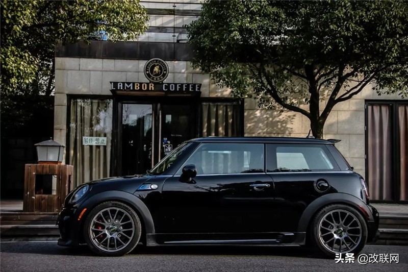 这是情怀体现的MINIR56JCW帅到爆炸