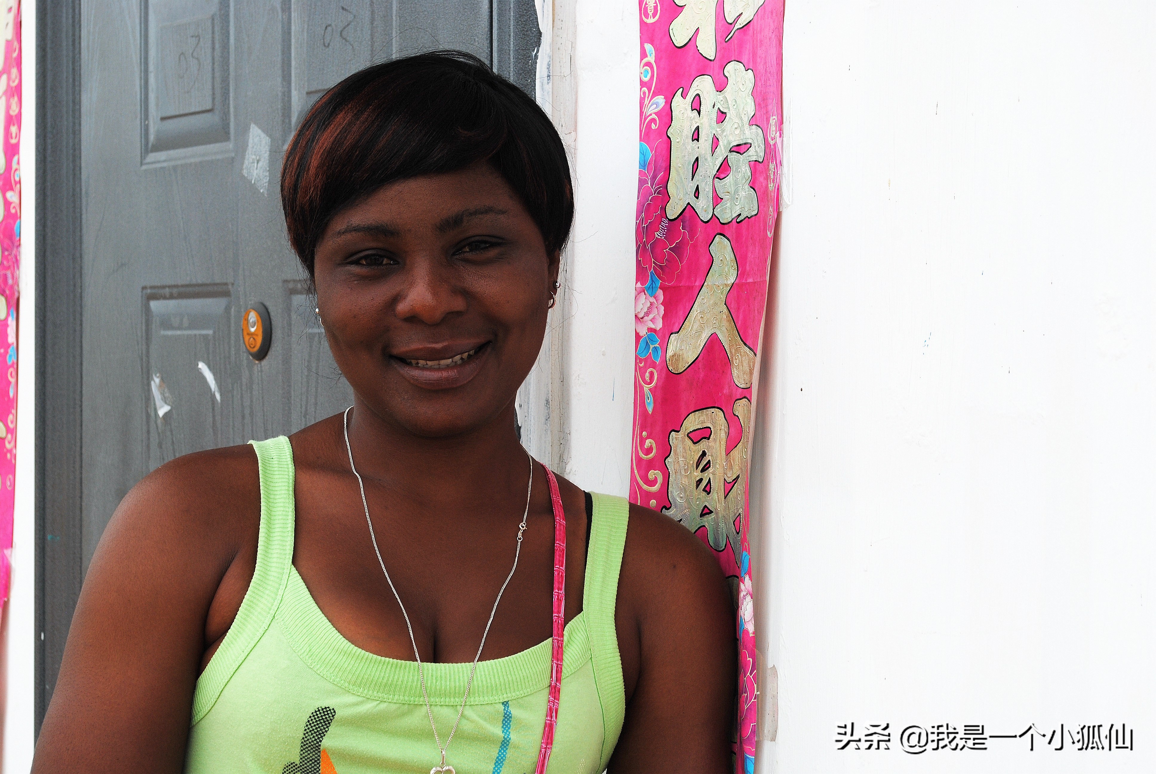 在非洲安哥拉看到的黑人穿带中国字的衣服在非洲安哥拉的日子241