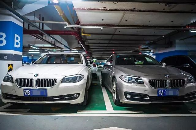 武汉豪车的视频,武汉最豪停车场