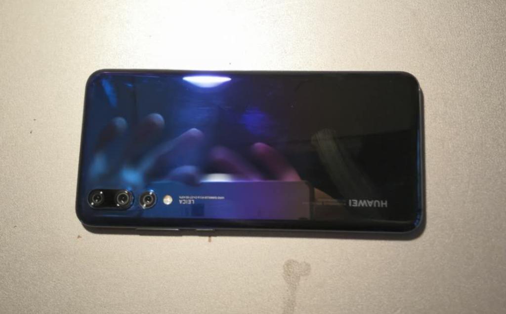 华为p20pro和荣耀v10屏幕谁大,荣耀v10对比华为p20pro