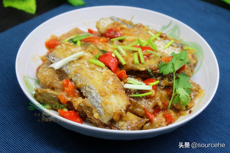 红烧带鱼带汤汁,红烧带鱼怎么去除腥味