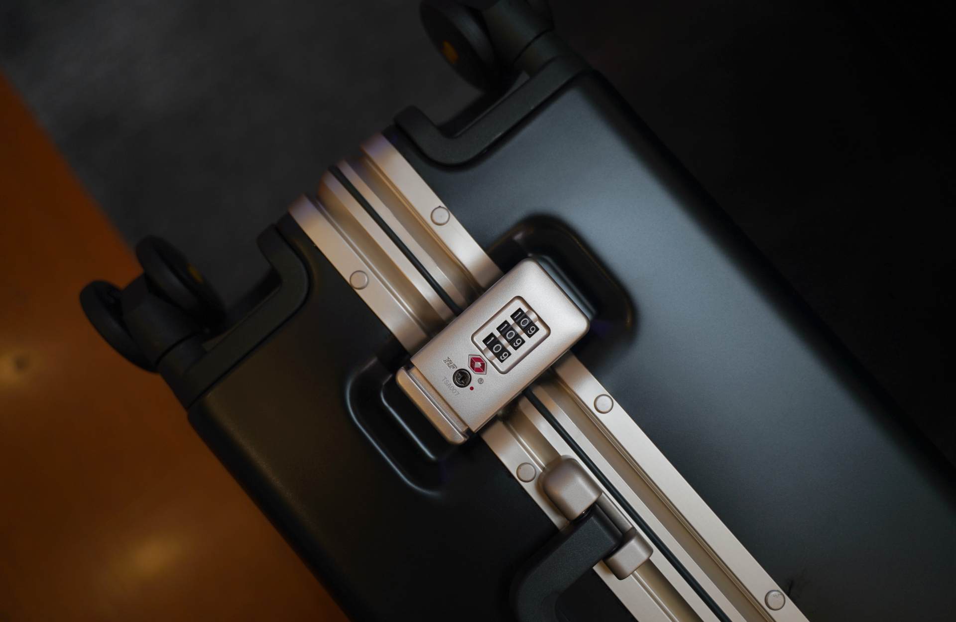 地平线8行李箱测评,地平线8号level8行李箱旅行拉杆箱