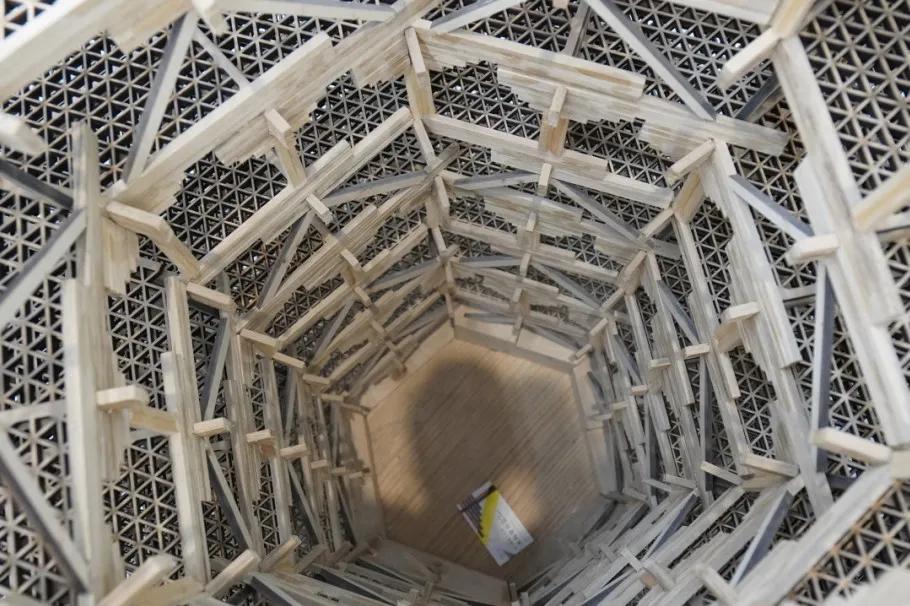 别争了,这条马路才是魔都内卷之王