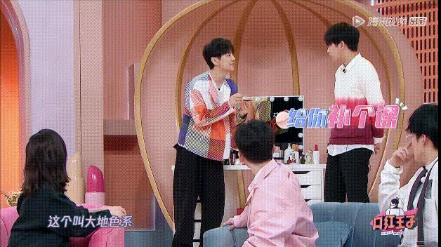 让男明星帮忙化妆，是巨大福利还是*男美**陷阱？