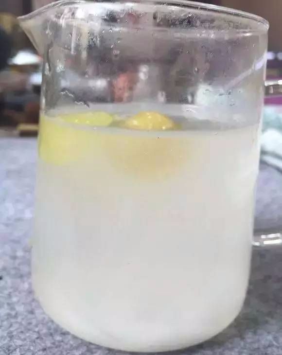 紫外线照射鉴定琥珀蜜蜡的真假,蜜蜡鉴定真假的方法介绍简单易学