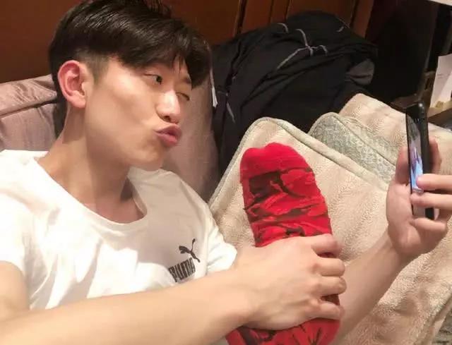 张一山黄晓明陈小春张卫健,张一山和陈小春