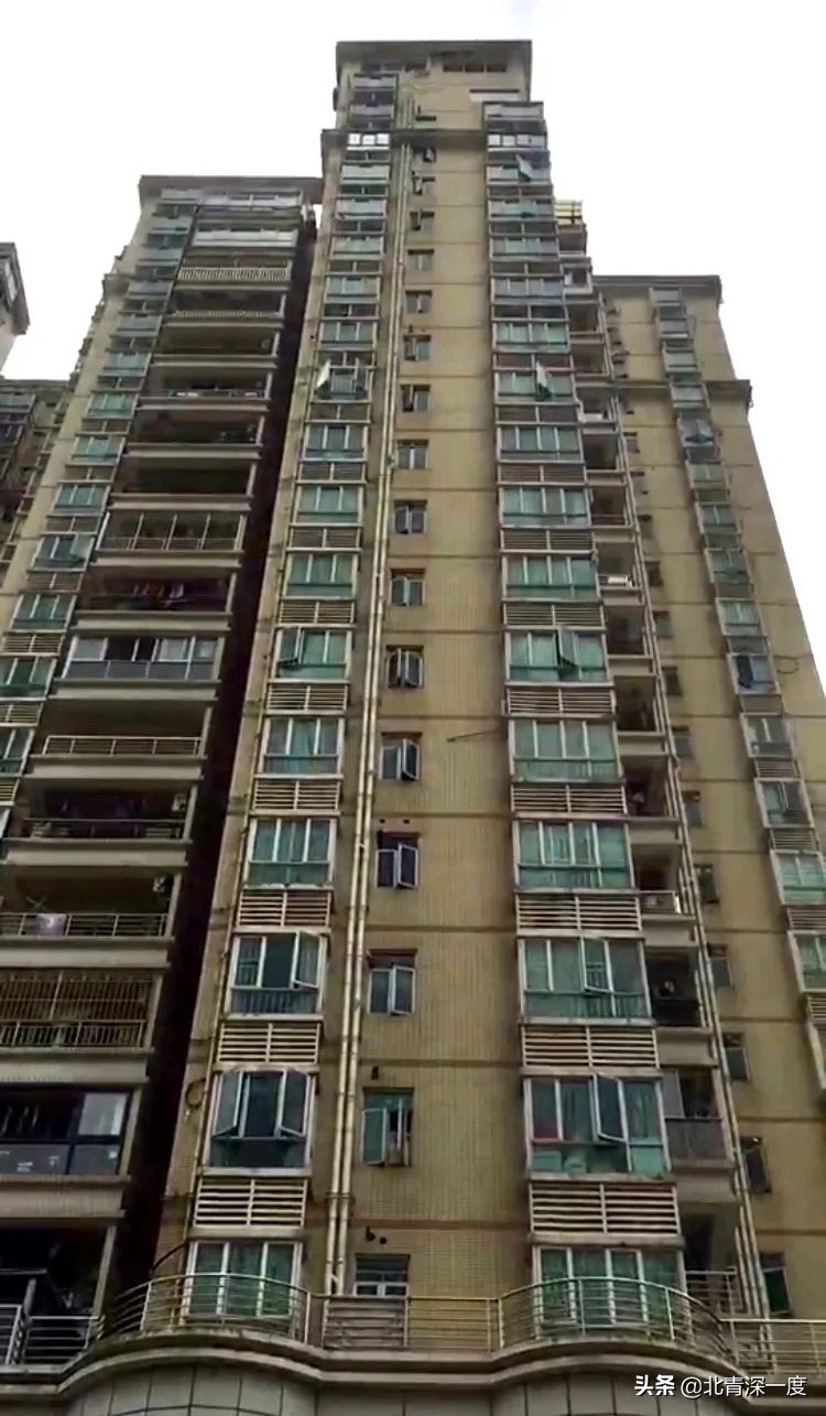 深圳6个月女婴被高空坠物砸成病危：有居民被警方带走问话，物业称调查已有眉目