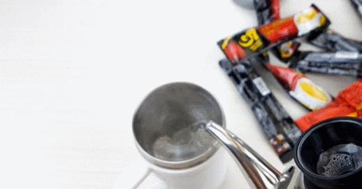 拆家也能火?40岁大叔靠拆东西吸粉190万,被称为反向爱迪生