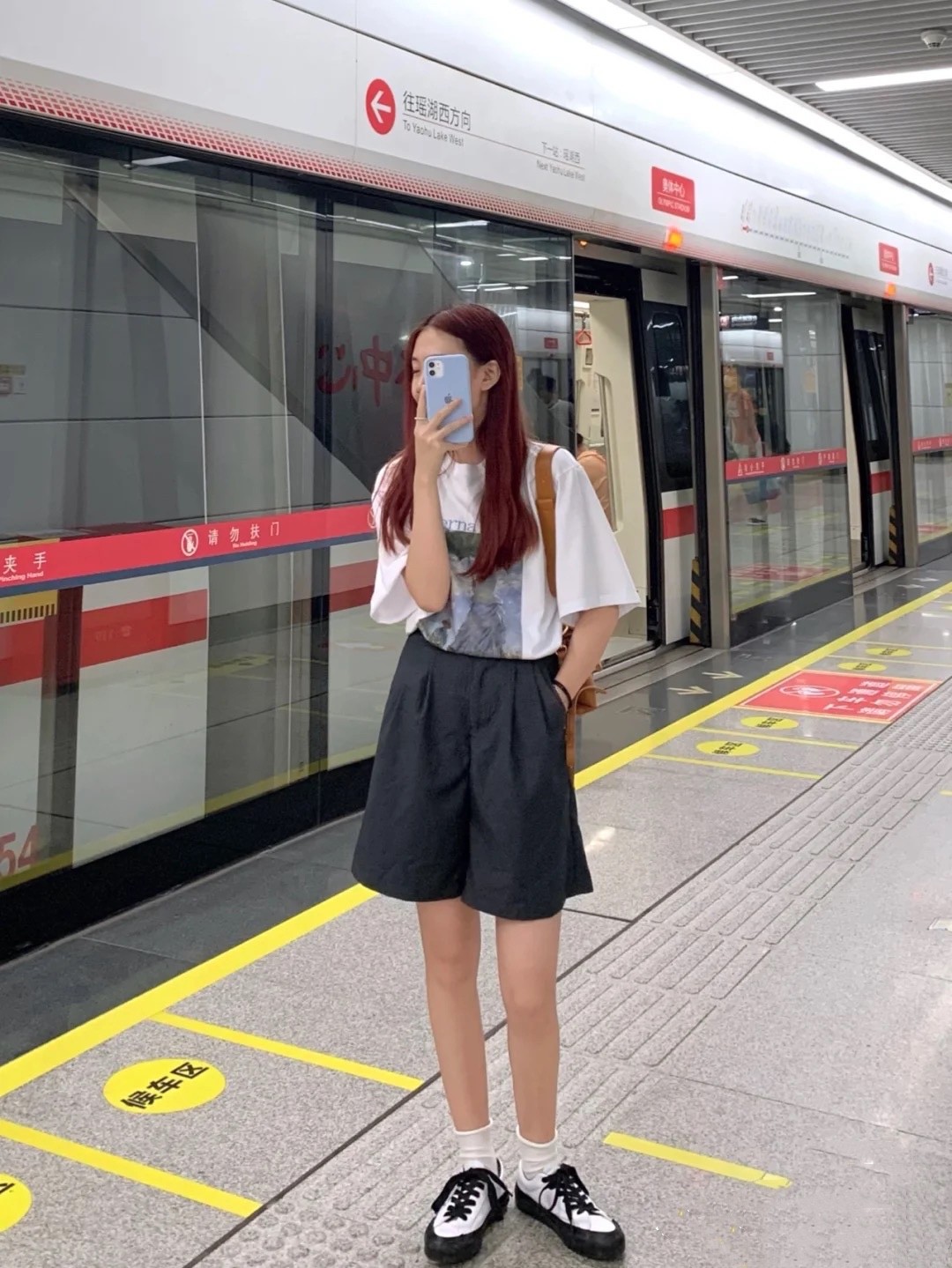 2022年新款夏天时尚西装短裤气质,2020年流行的西装裤穿搭