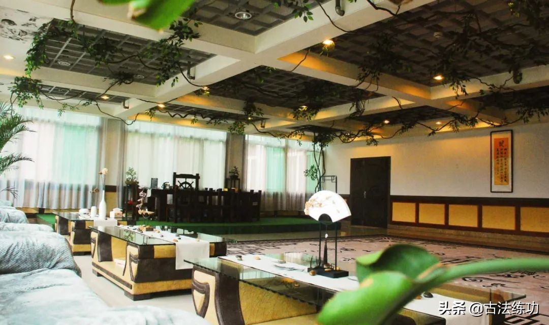 站桩沉肩坠肘的正确方法,站桩气沉到脚底是什么阶段