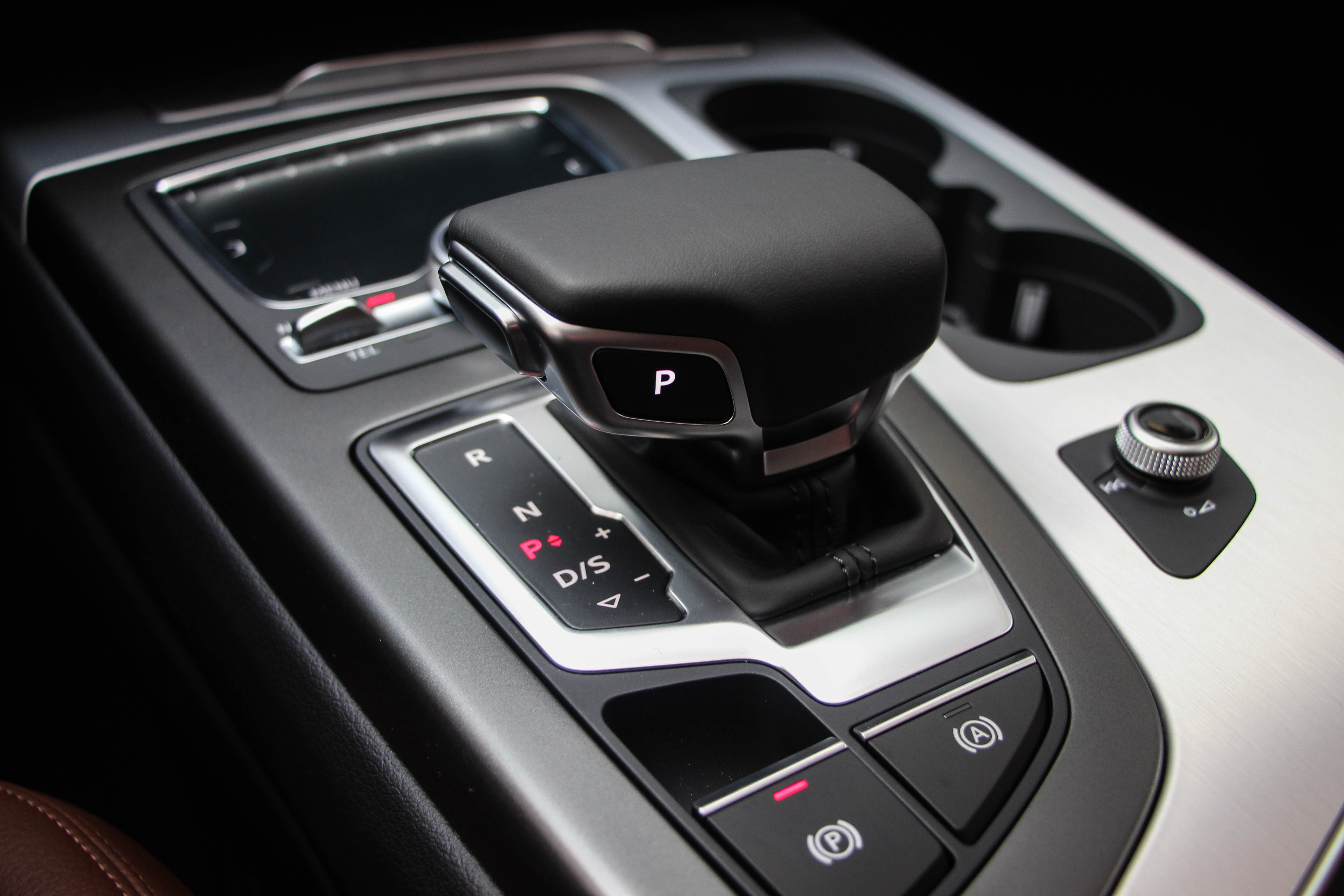 郑州奥迪a8不交停车费,奥迪车主不交停车费后续