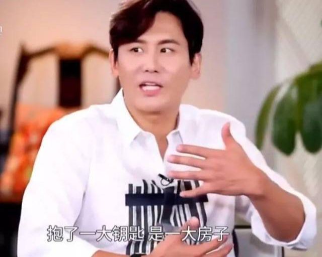 他对老婆说:如果我出轨,我死你也死,如今腿上却坐了别的女人