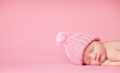 初生婴儿白天很乖晚上啼哭,头一天新生婴儿睡觉时间标准