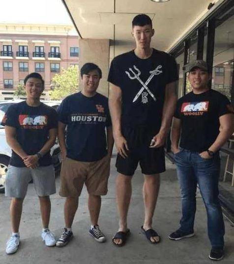 周琦夸张肌肉图 (周琦身材变化图)