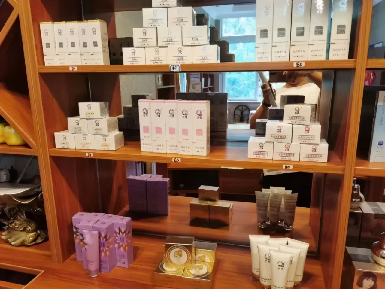 吐了！这些售价上千元的网红面霜，原料低至2元，产自厕所，或致皮肤癌…