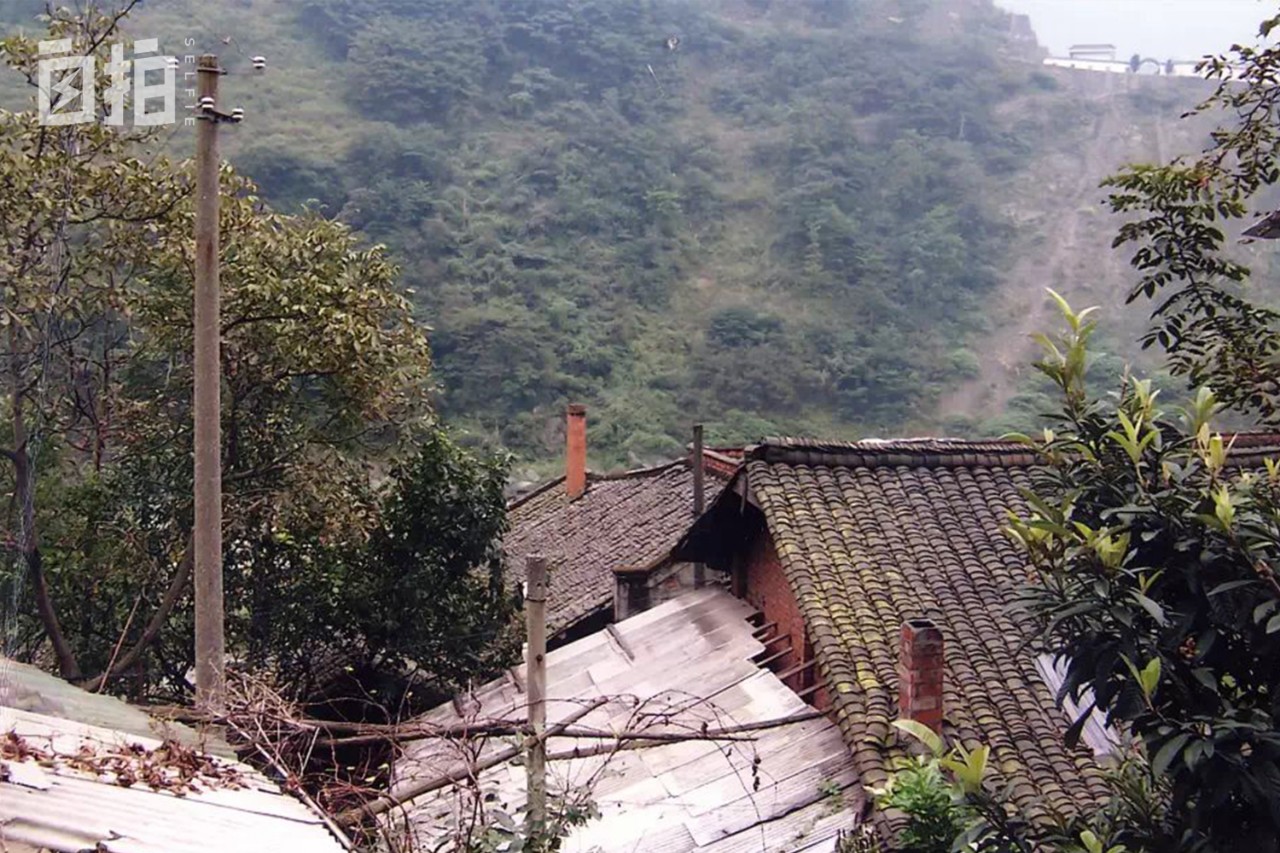 21岁失去两位亲人,21岁少年失去双亲