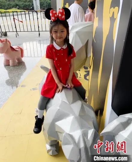 六岁中国吉他女孩凭啥圈粉百万引各国音乐家“合奏”?