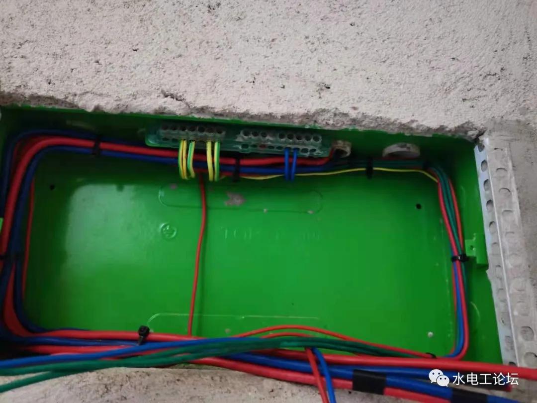 用户配电箱接线,配电箱380v变220v配电箱接线