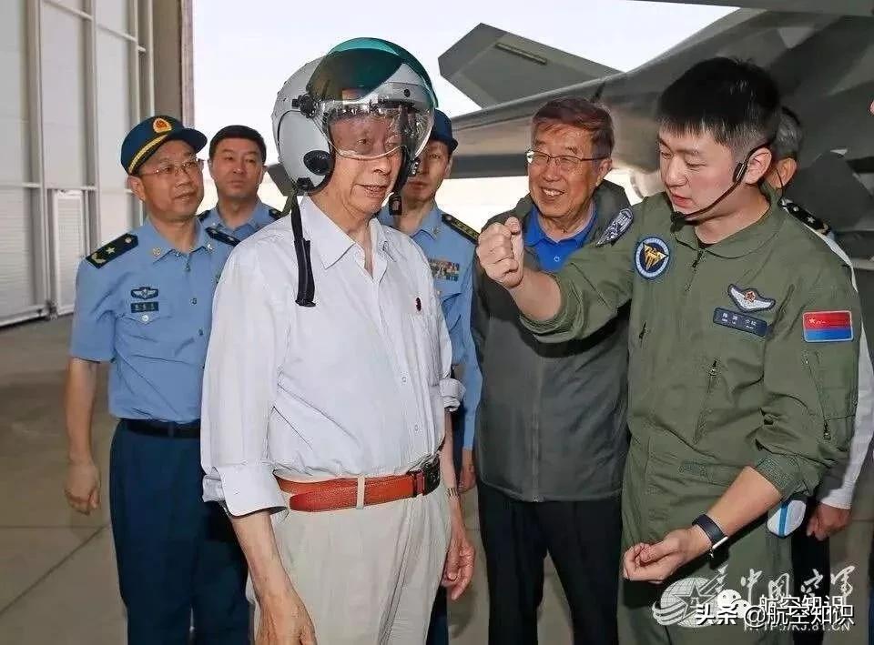 歼20的头盔显示器,歼20飞行员头盔多少钱