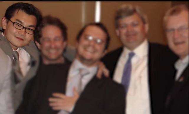 印度籍华人，伪装成富二代，卖假酒给外国人，被罚款2800万