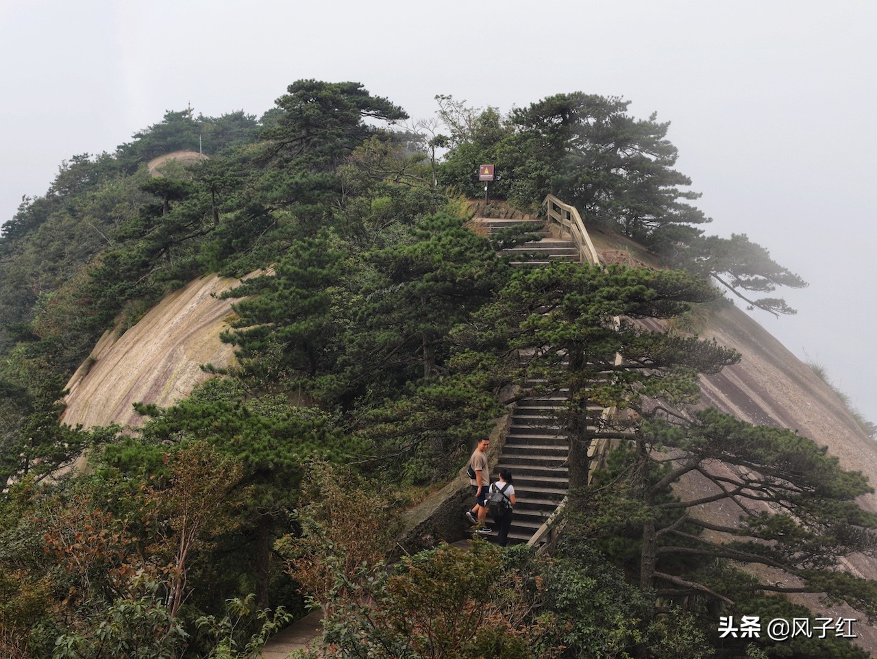 深山裸露的大块岩石,安徽名山大山