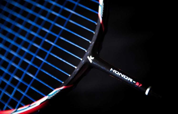 以速取胜川崎荣耀新品S7S6羽毛球拍对比评测