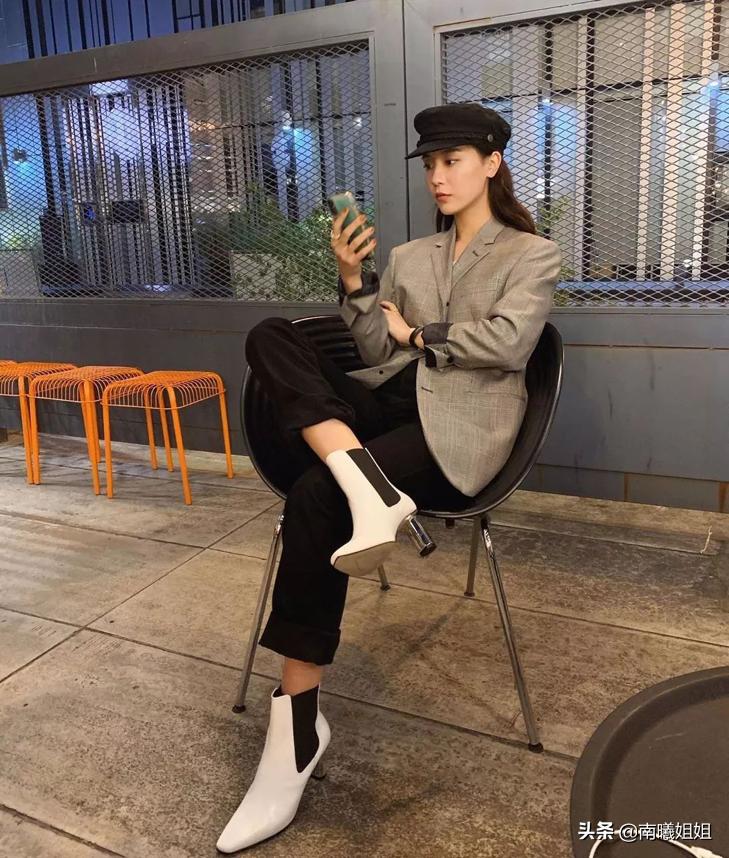 小黑西装怎样搭配好看,五十岁女人穿小黑西装怎样搭配