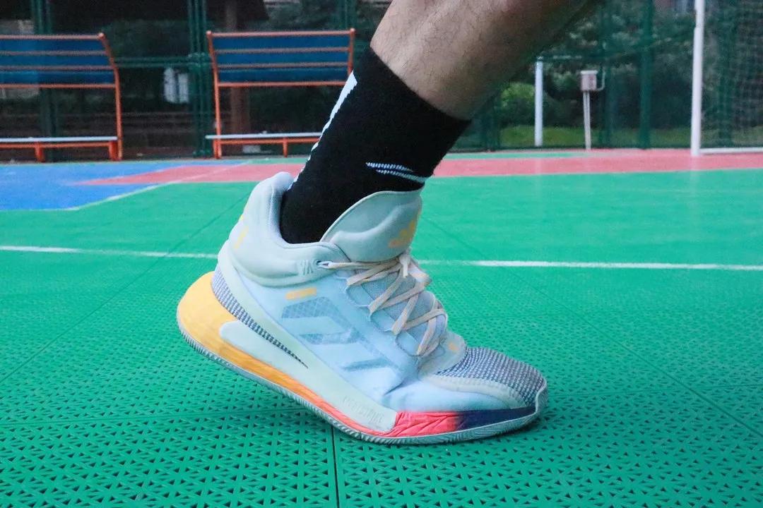 阿迪达斯罗斯11代实战测评,罗斯11实战测评