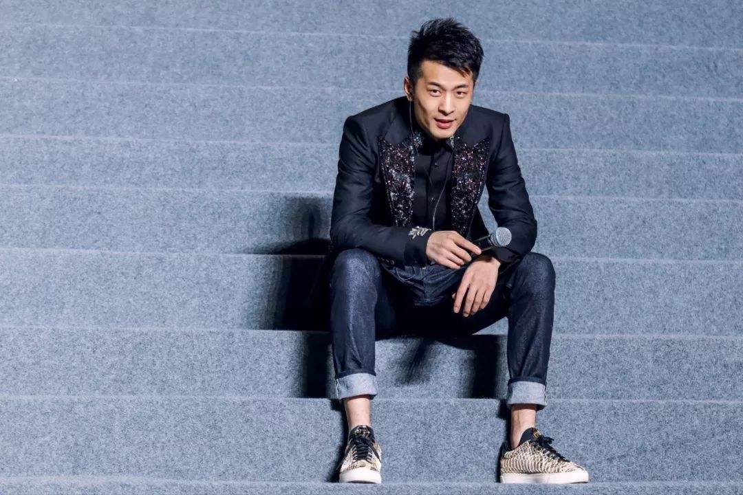 辛巴售卖假燕窝退赔6千万,直播情绪失控痛哭,网友:继续演!