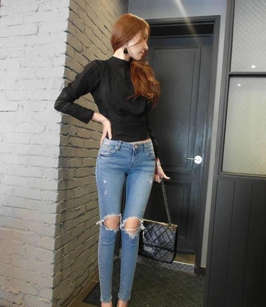 牛仔裤后腰为什么有一个皮标,牛仔裤后腰为什么都缝着一块皮