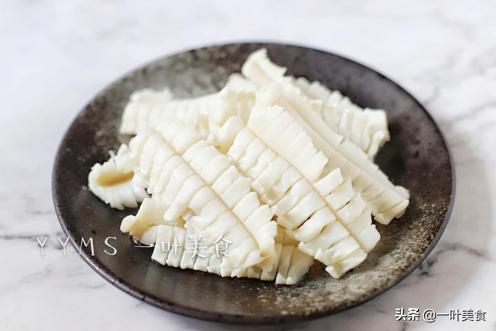 鱿鱼怎么切花刀简单不断,如何制作鱿鱼切花刀