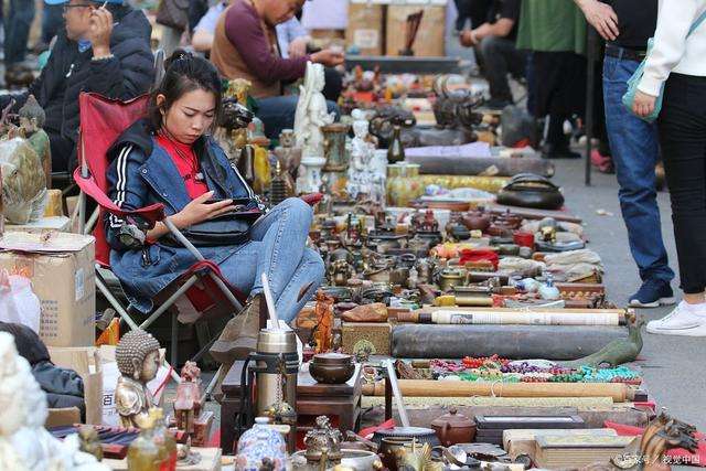 地摊经济之24小时全天候摆摊攻略,地摊经济兴起摆摊的人越来越多