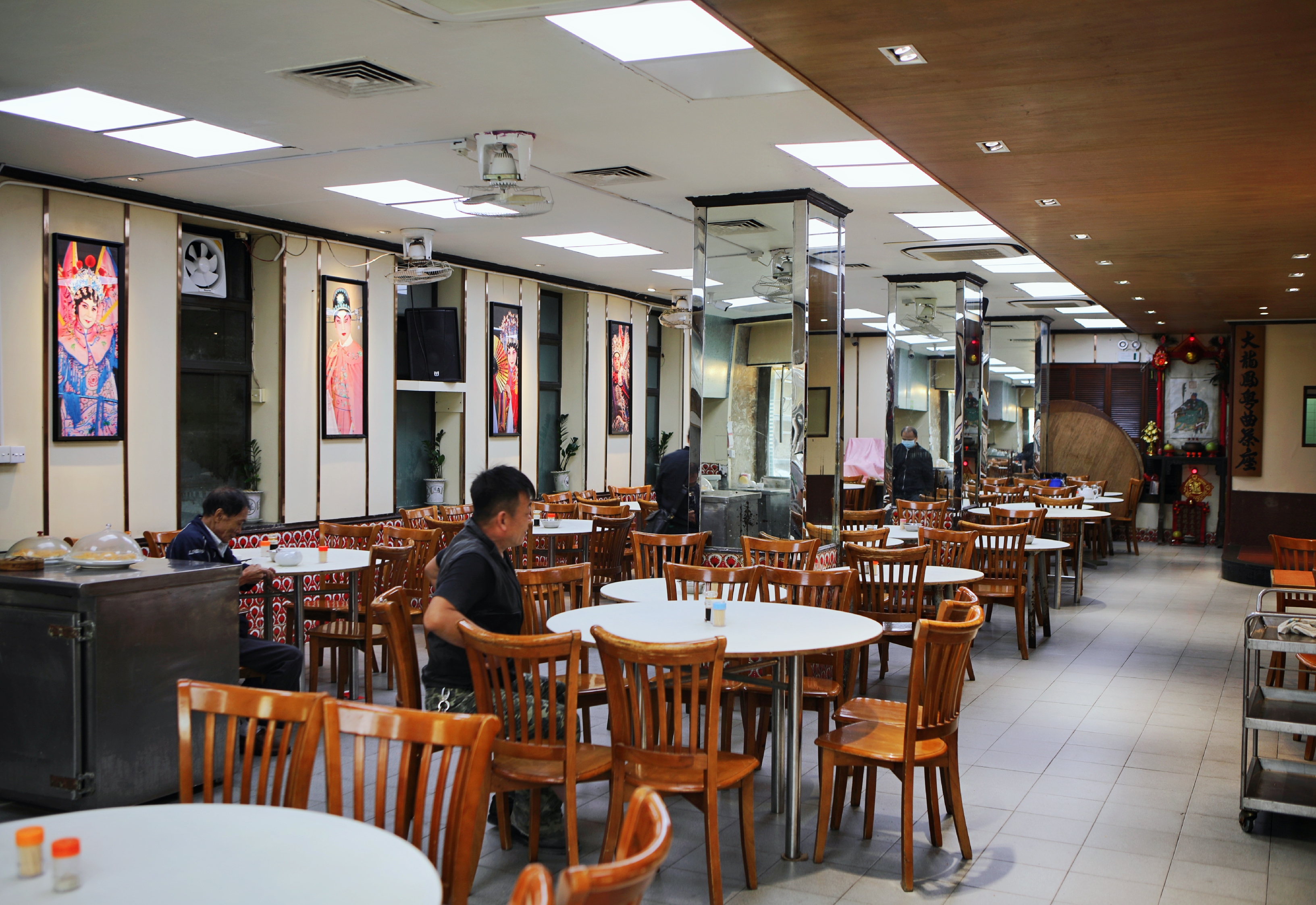 澳门有一条著名的手信老街,澳门必去的老街