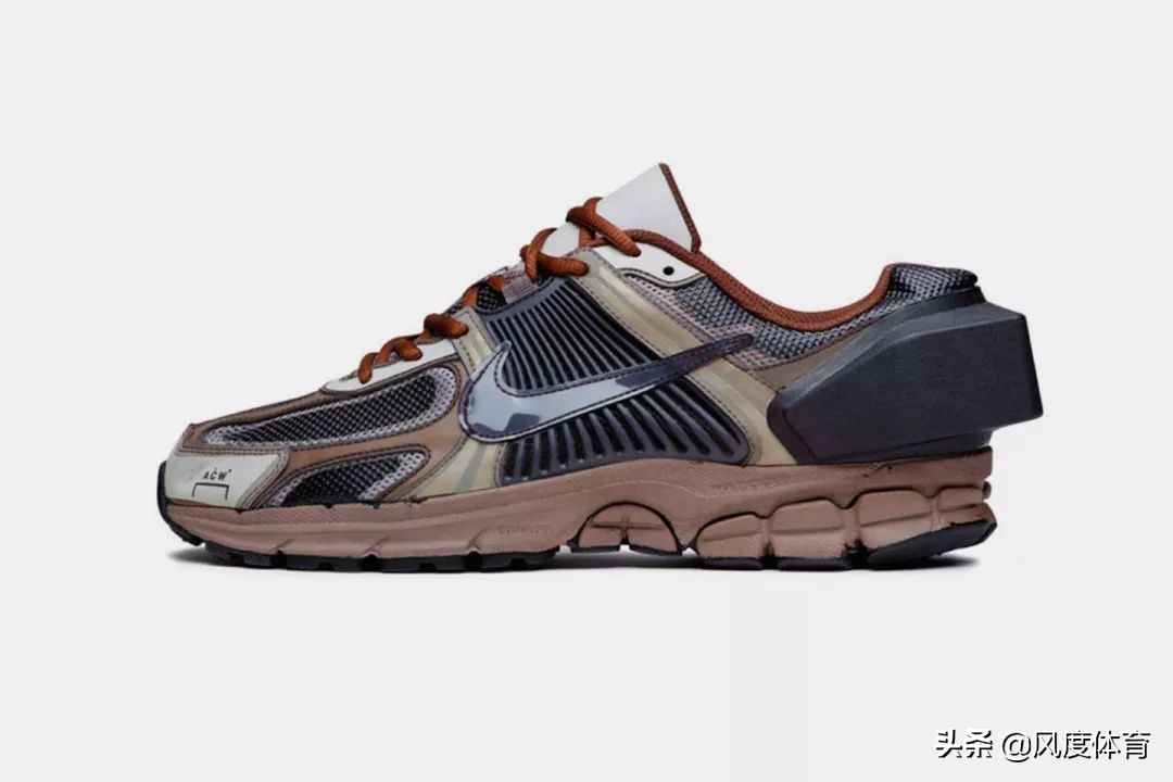 朱一龙惊艳神图氛围感,朱一龙之前春晚的全白色服装图文