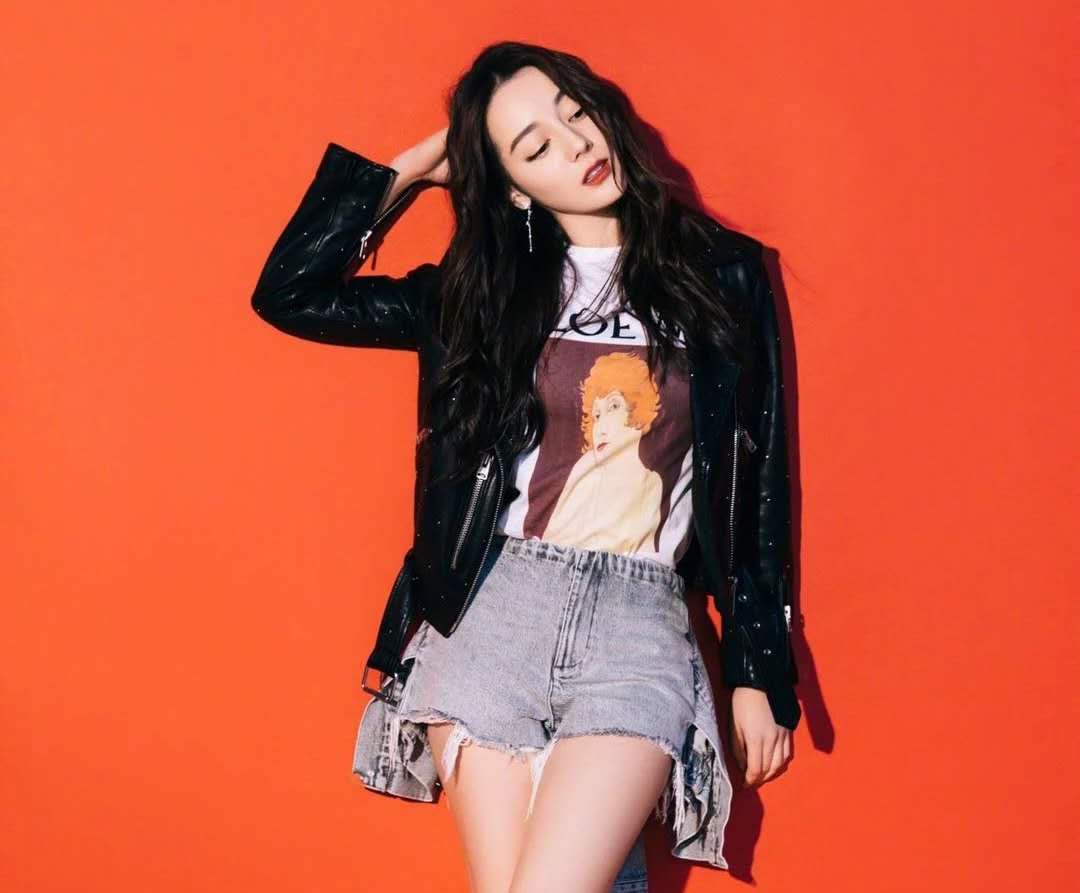 女明星们都穿的什么t恤,今年爆款t恤女