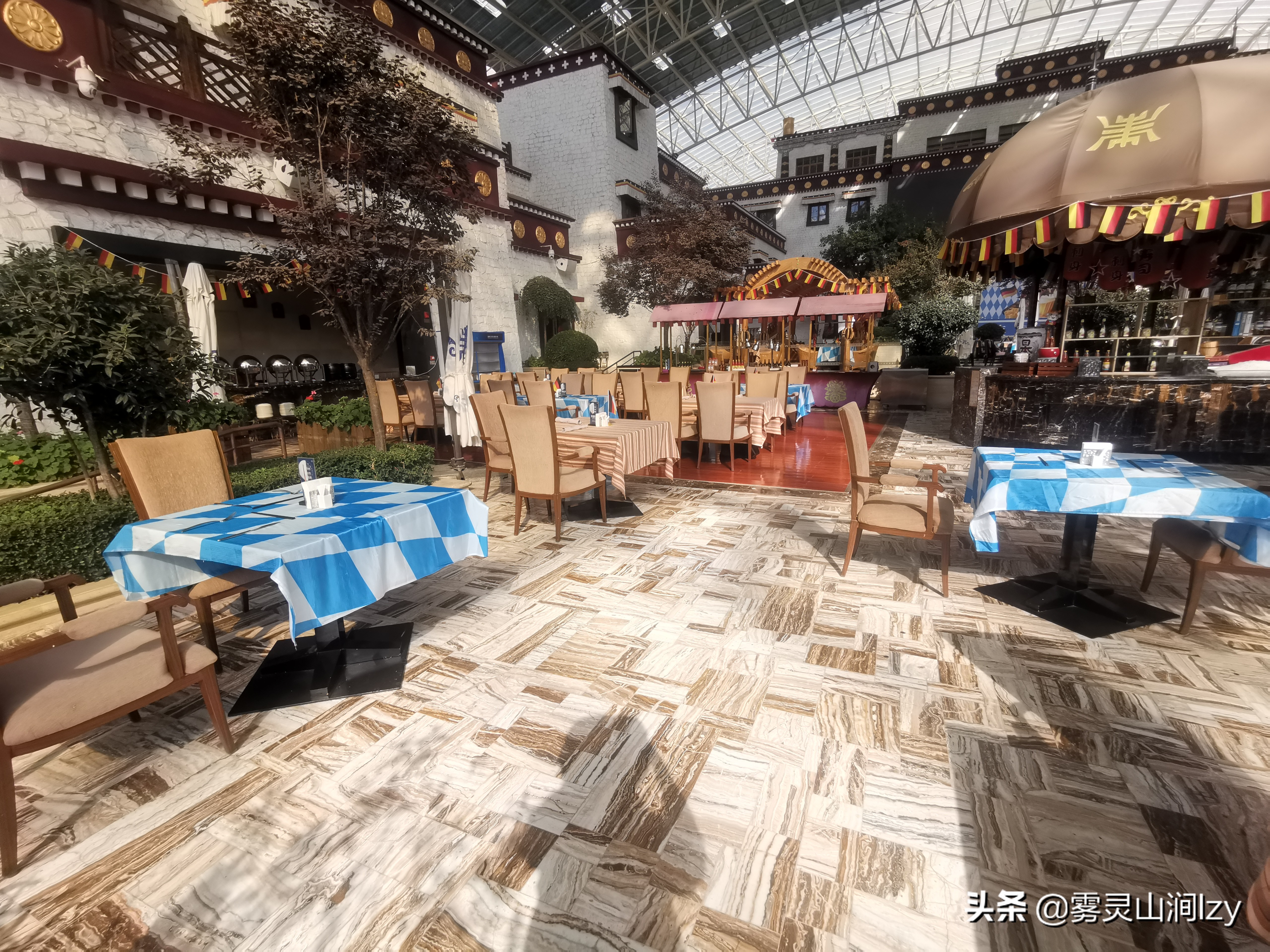 蓝天白云下的雪域高原布达拉宫,蓝天之下日光之城简介