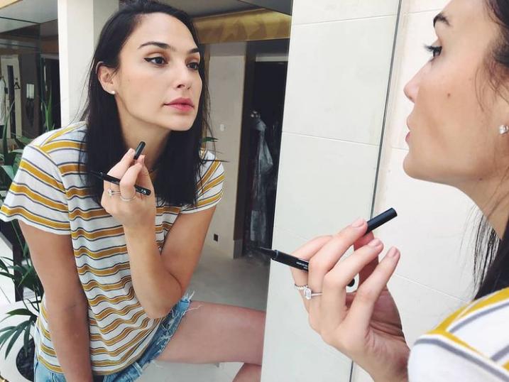 盖尔·加朵19岁选美照,37岁盖尔·加朵罕见晒泳池照