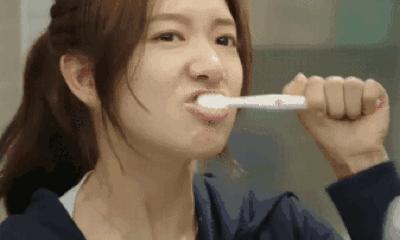 牙医电动牙刷推荐usmile,便携除菌智能声波电动牙刷